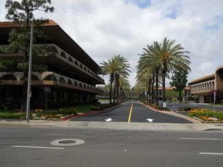 Plus de détails pour 515 N Cabrillo Park Dr, Santa Ana, CA - Bureau à louer