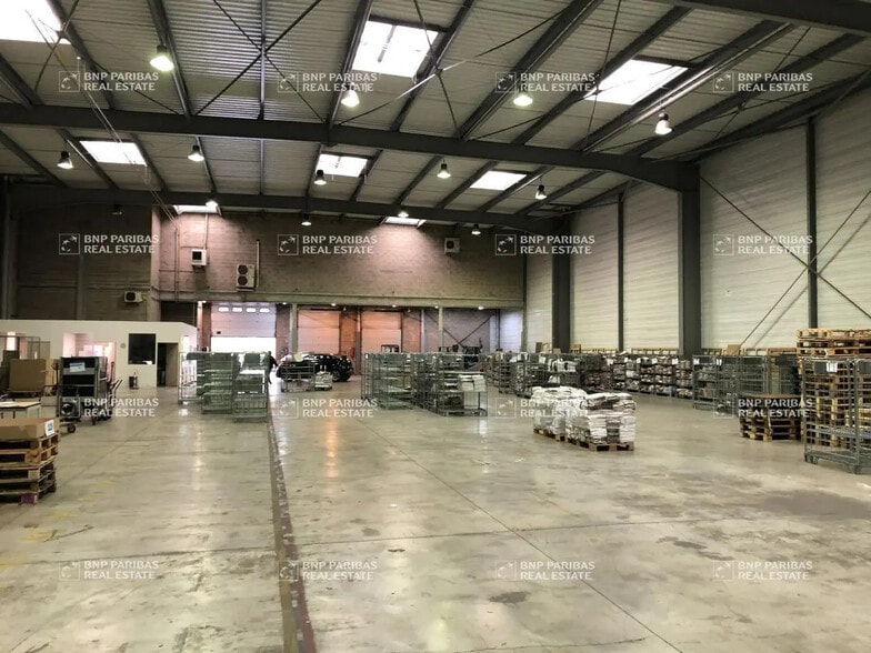 Bureau dans Saint-Thibault-des-Vignes à louer - Photo de l’immeuble – Image 3 sur 6