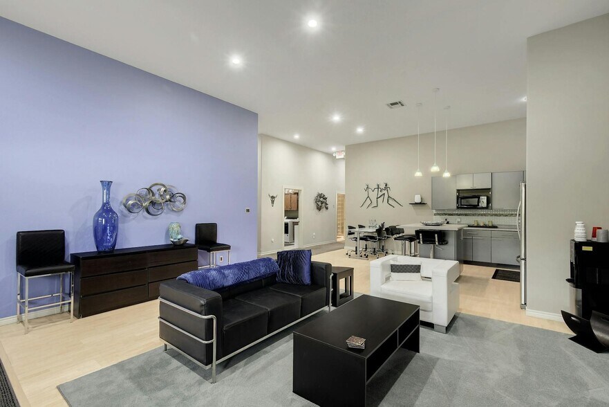 21201 Kathy Ln, Spicewood, TX à vendre - Photo intérieure – Image 3 sur 21