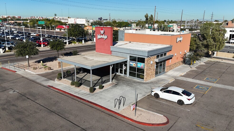 2225 W Camelback Rd, Phoenix, AZ à louer - Photo de l’immeuble – Image 2 sur 5