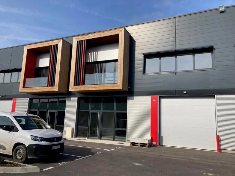 Industriel/Logistique dans La Seyne-sur-Mer à louer - Photo de l’immeuble – Image 3 sur 16