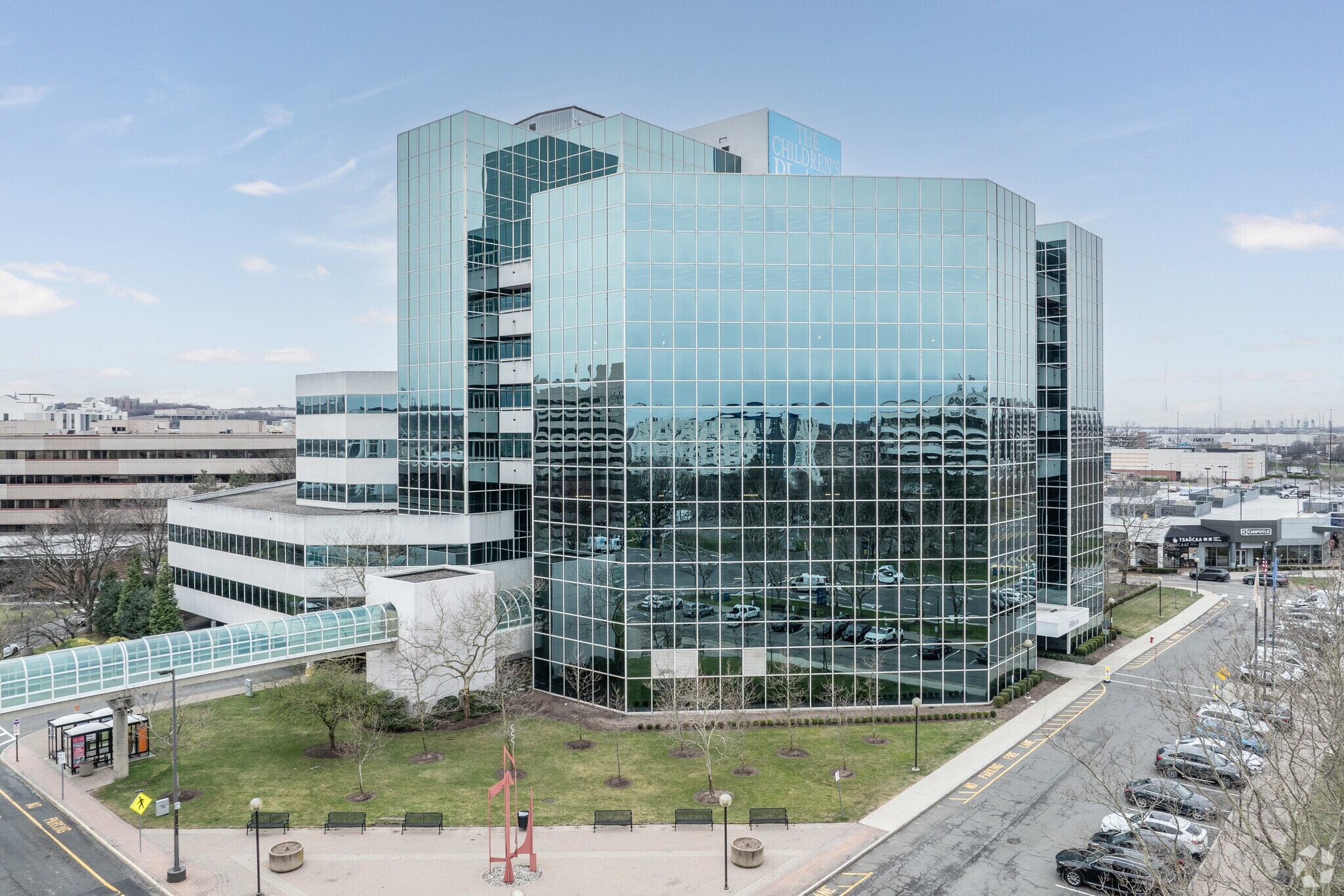 500 Plaza Dr, Secaucus, NJ à louer Photo principale– Image 1 sur 8