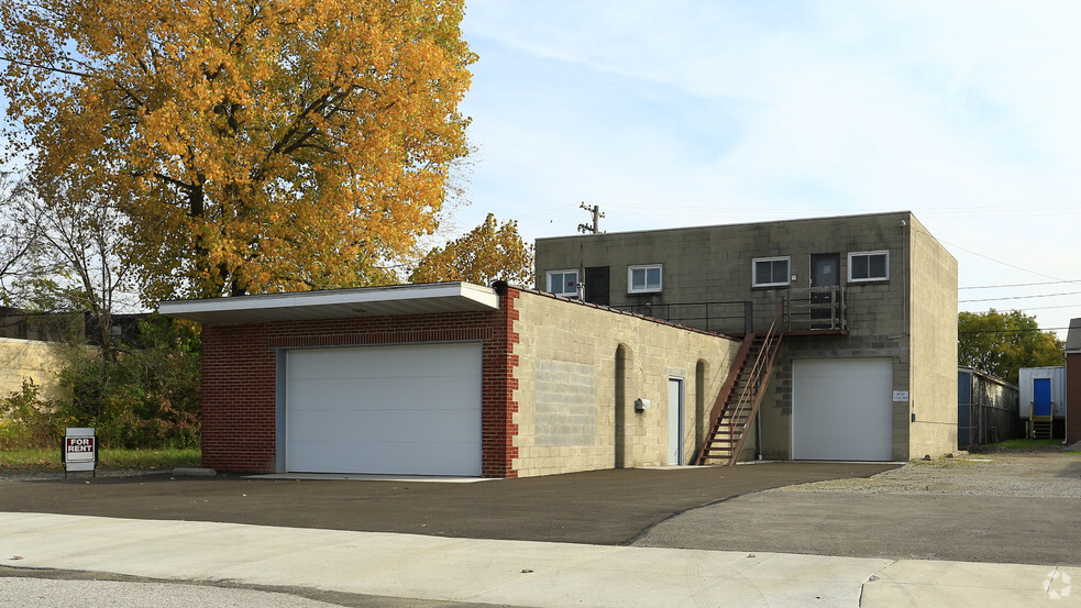 154 Woodbury St, Elyria, OH à vendre - Photo principale – Image 1 sur 17