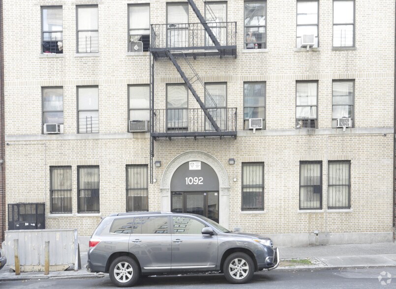 1092 Anderson Ave, Bronx, NY à vendre - Photo de l’immeuble – Image 3 sur 3