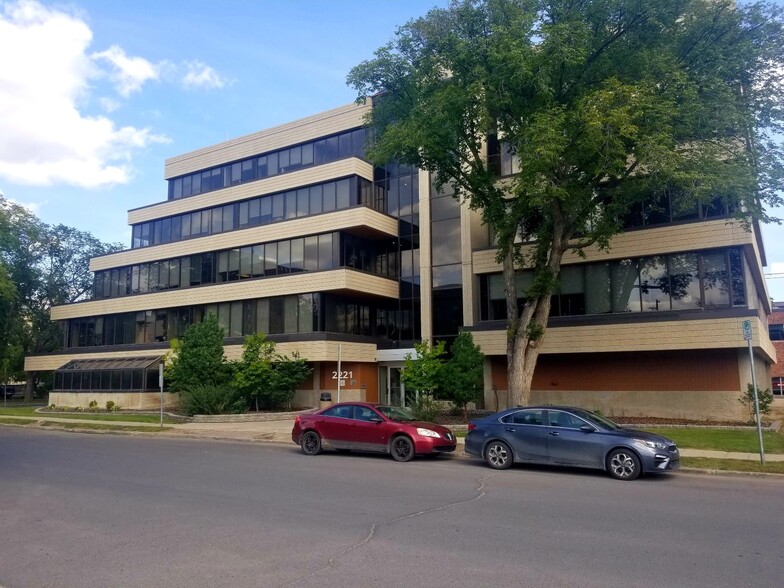 2221 Cornwall St, Regina, SK à louer - Photo principale – Image 1 sur 1