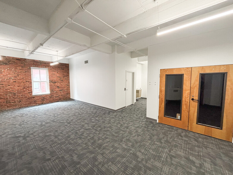 130-136 E Chestnut St, Columbus, OH à louer - Photo de l’immeuble – Image 3 sur 13