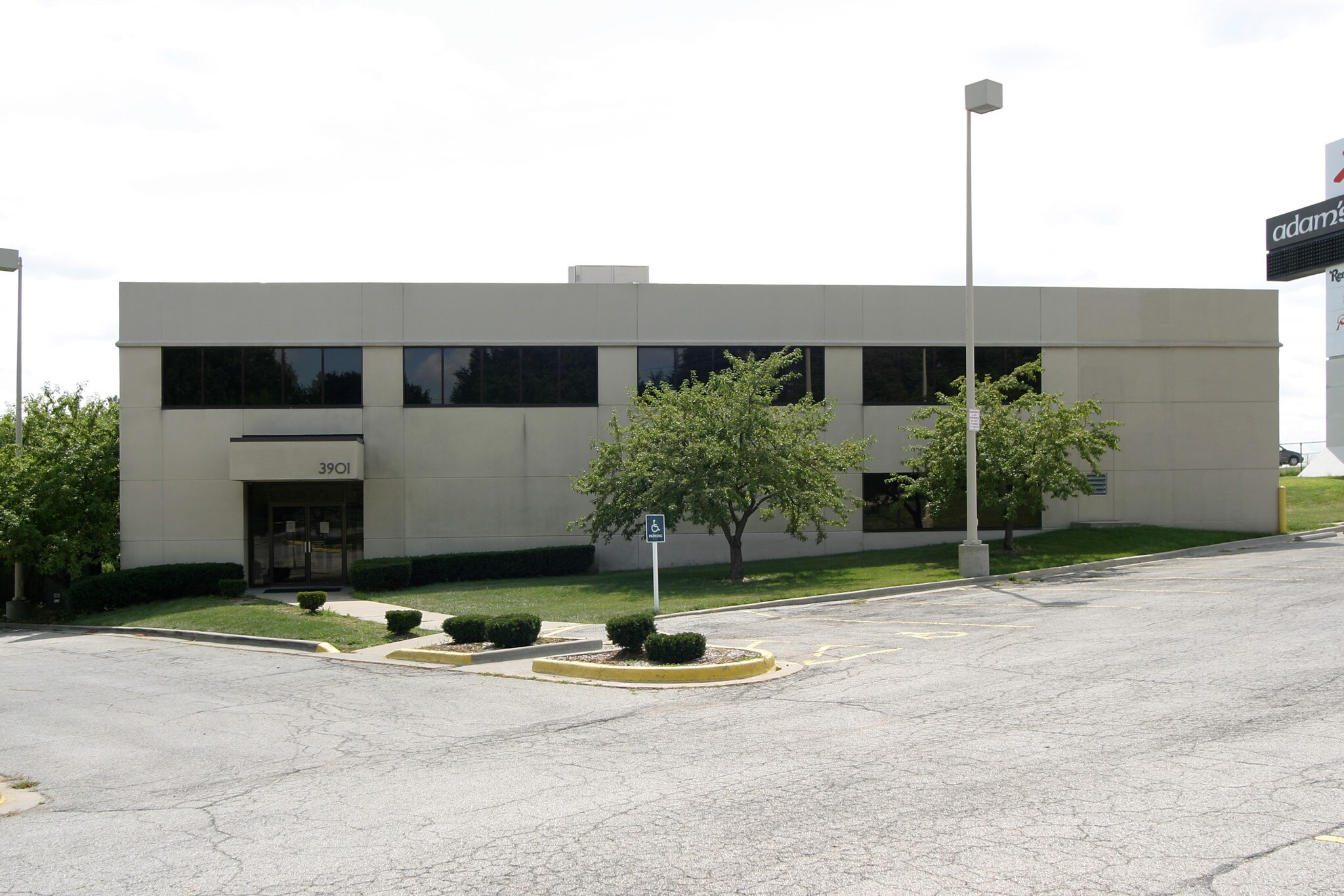 3901 Blue Ridge Cutoff, Kansas City, MO à vendre Photo principale– Image 1 sur 3