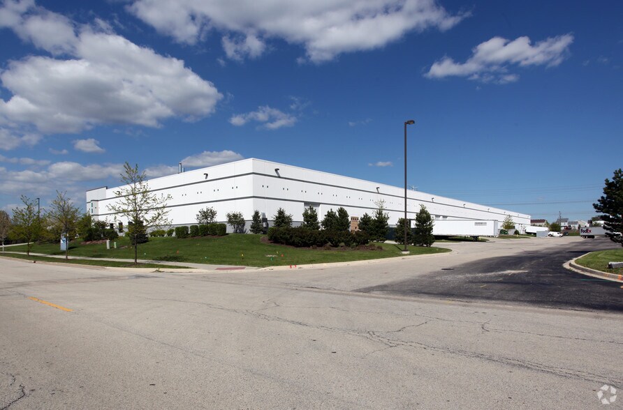 594 Territorial Dr, Bolingbrook, IL à louer - Photo de l’immeuble – Image 2 sur 14