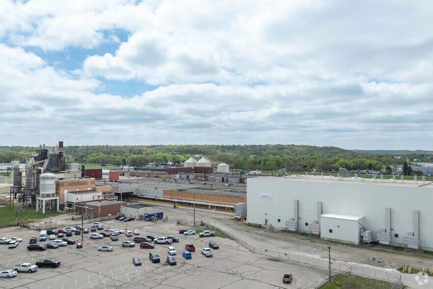 1030 W Alex-Bell Rd, West Carrollton, OH à louer - Photo principale – Image 1 sur 5