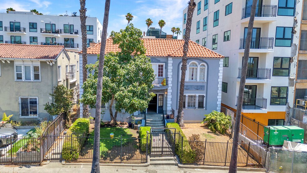 932 S Mariposa Ave, Los Angeles, CA à vendre - Photo de l’immeuble – Image 3 sur 12