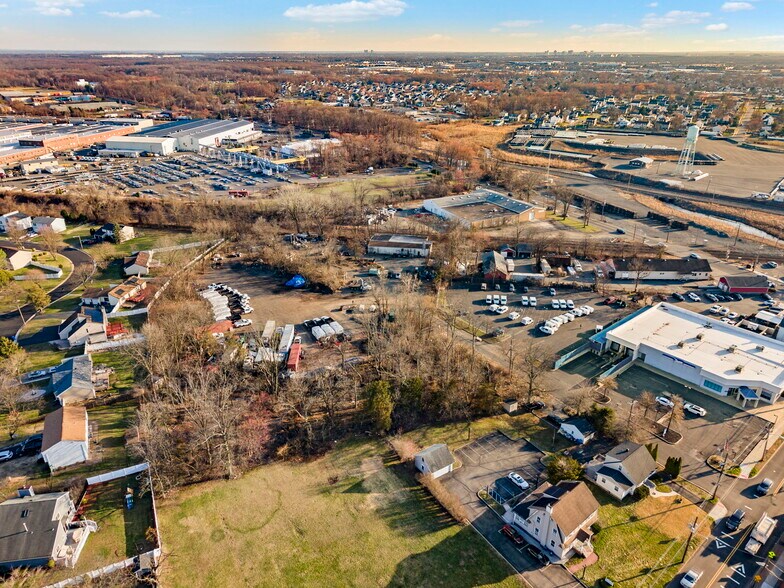 128 Oak Tree Ave, South Plainfield, NJ à vendre - Photo de l’immeuble – Image 3 sur 21