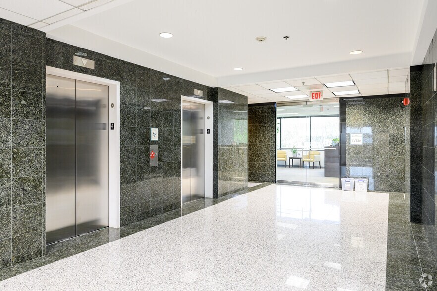 5301 Shawnee Rd, Alexandria, VA à louer - Photo de l’immeuble – Image 3 sur 18