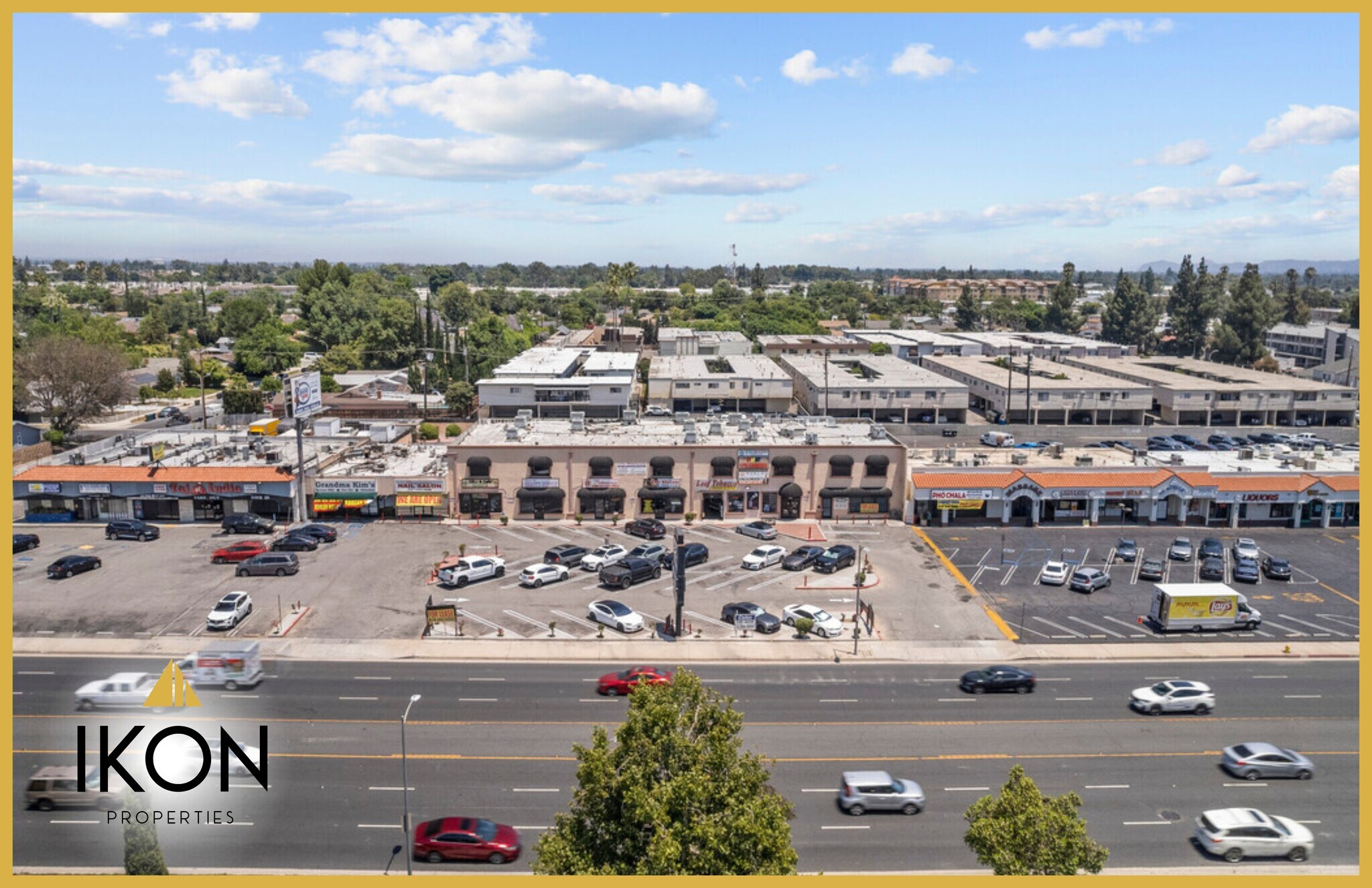 8372 Topanga Canyon Blvd, Los Angeles, CA à louer Photo principale– Image 1 sur 11