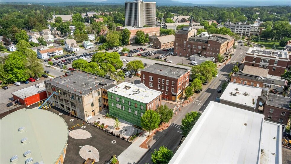 45 South St, Glens Falls, NY à louer - Photo de l’immeuble – Image 3 sur 19