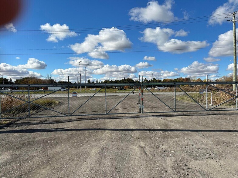 368 Boul Croisetière N, Saint-jean-sur-richelieu, QC à louer - Photo de l’immeuble – Image 2 sur 3