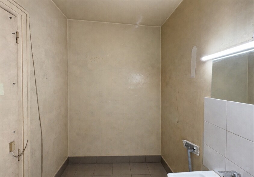 Local commercial dans Paris à louer - Photo de l’immeuble – Image 3 sur 5