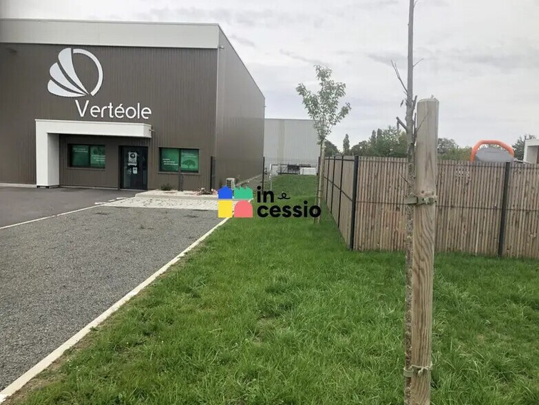 Local d’activités dans Spay à louer - Photo de l’immeuble – Image 2 sur 3