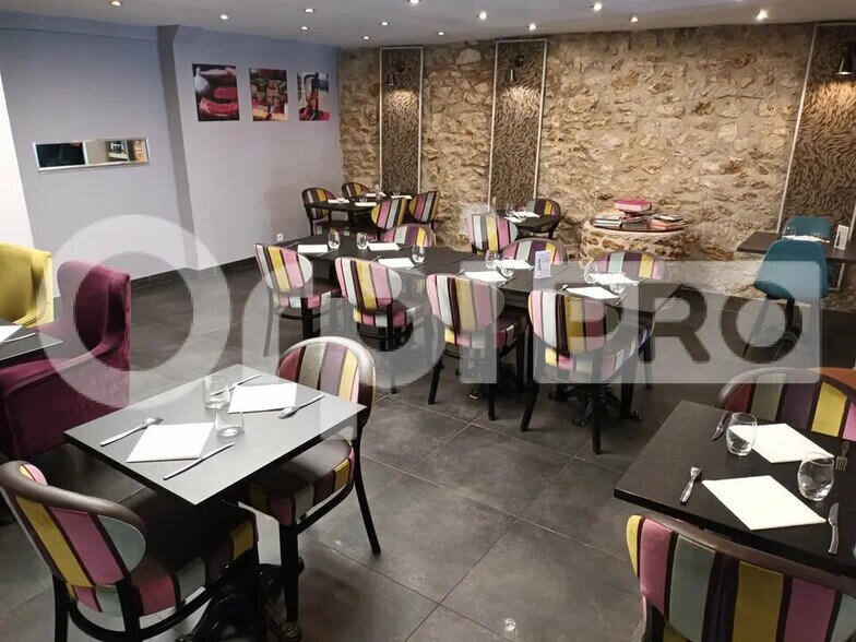 Local commercial dans Reims à louer - Photo de l’immeuble – Image 1 sur 4