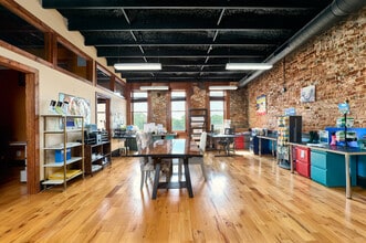 119 N Main St, Mooresville, NC à louer Photo intérieure– Image 2 sur 9