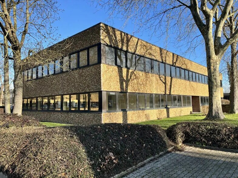 Bureau dans Hoenheim à louer - Photo de l’immeuble – Image 1 sur 2