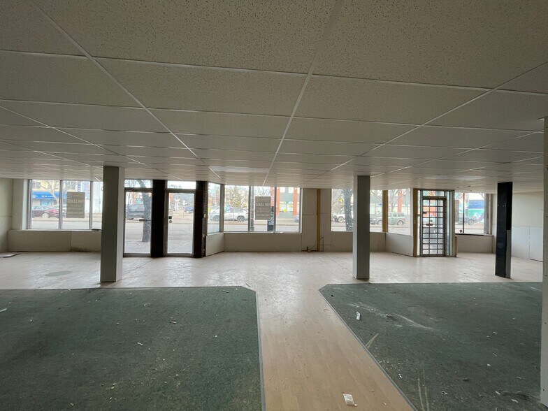 10133 82nd Ave NW, Edmonton, AB à louer - Photo intérieure – Image 3 sur 3