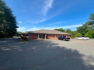 Plus de détails pour 320 E Lee Ave, Yadkinville, NC - Bureau à vendre