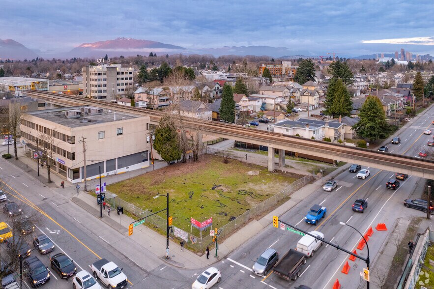 1705 12th Av E, Vancouver, BC à vendre - Aérien – Image 2 sur 4