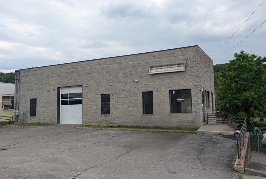 57 Plainfield Ave, Bedford Hills, NY à louer - Photo de l’immeuble – Image 1 sur 12