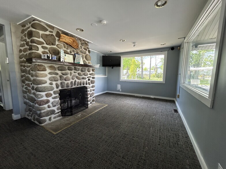 5226 Milford Rd, East Stroudsburg, PA à louer - Photo de l’immeuble – Image 2 sur 8
