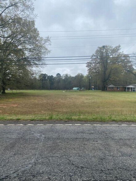 1230 Emerald Rd, Greenwood, SC à vendre - Photo principale – Image 1 sur 1