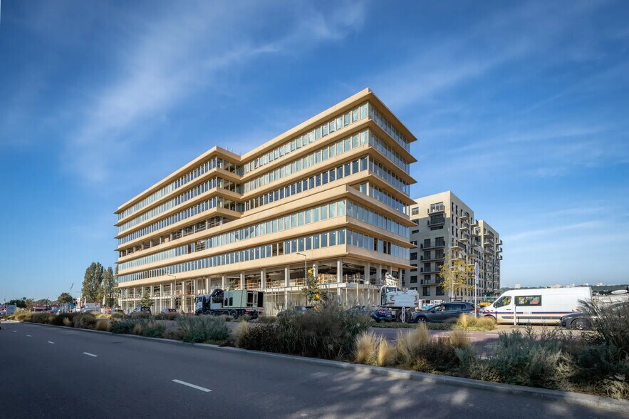 Bureau dans Rouen à louer - Photo de l’immeuble – Image 1 sur 3