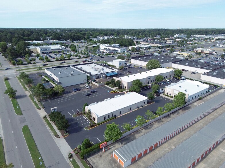 616 Village Dr, Virginia Beach, VA à louer - Photo de l’immeuble – Image 3 sur 21