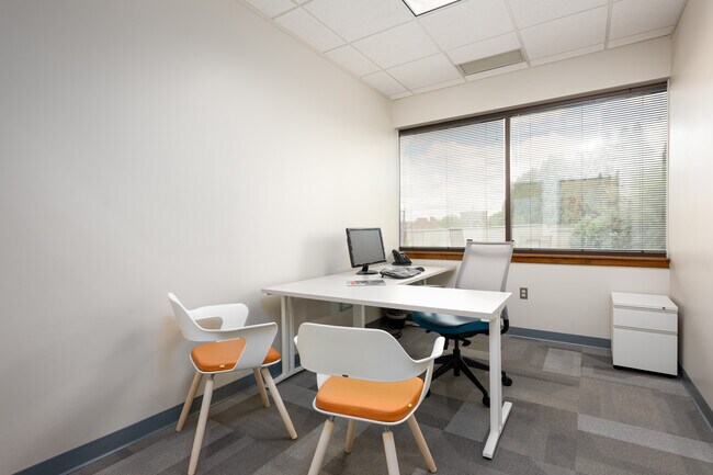 Plus de détails pour 806 Green Valley Rd, Greensboro, NC - Coworking à louer