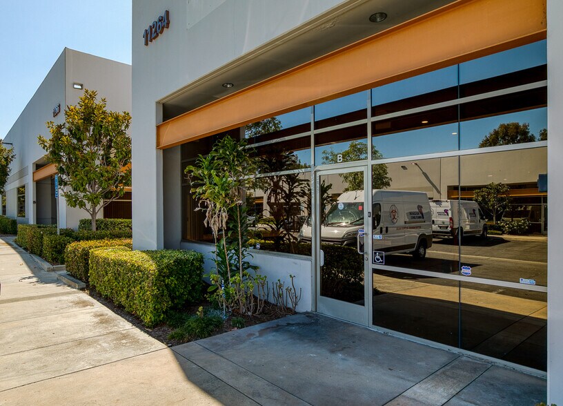11264 Monarch St, Garden Grove, CA à vendre - Photo de l’immeuble – Image 2 sur 43