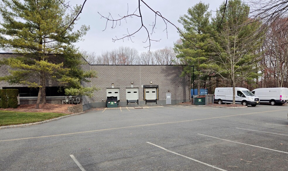 5 Stewart Ct, Denville, NJ à louer - Photo de l’immeuble – Image 3 sur 4