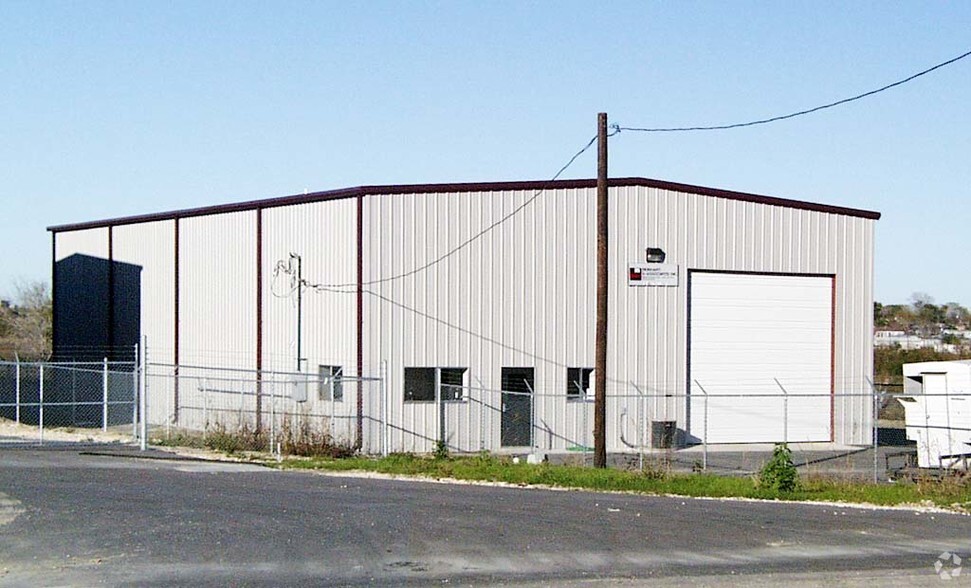 5291 Industrial Way, Buda, TX à louer - Photo de l’immeuble – Image 2 sur 3