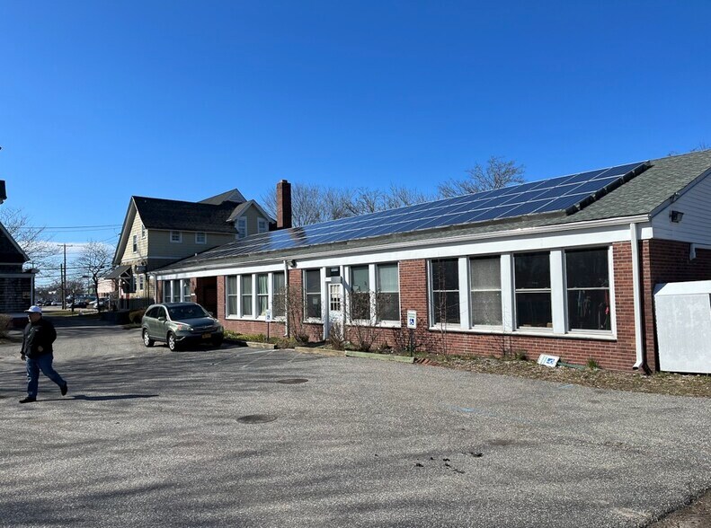 31 Rider Ave, Patchogue, NY à louer - Photo de l’immeuble – Image 3 sur 5