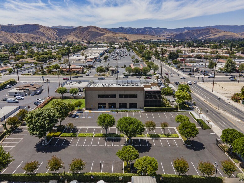 2450 Tapo St, Simi Valley, CA à vendre - Aérien – Image 3 sur 5