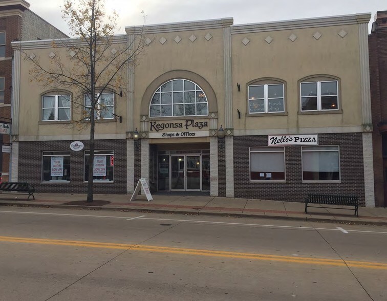 135 W Main St, Stoughton, WI à louer - Photo de l’immeuble – Image 2 sur 7