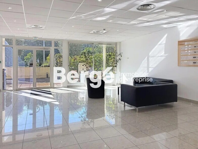 Bureau dans Valbonne à louer - Photo de l’immeuble – Image 2 sur 11