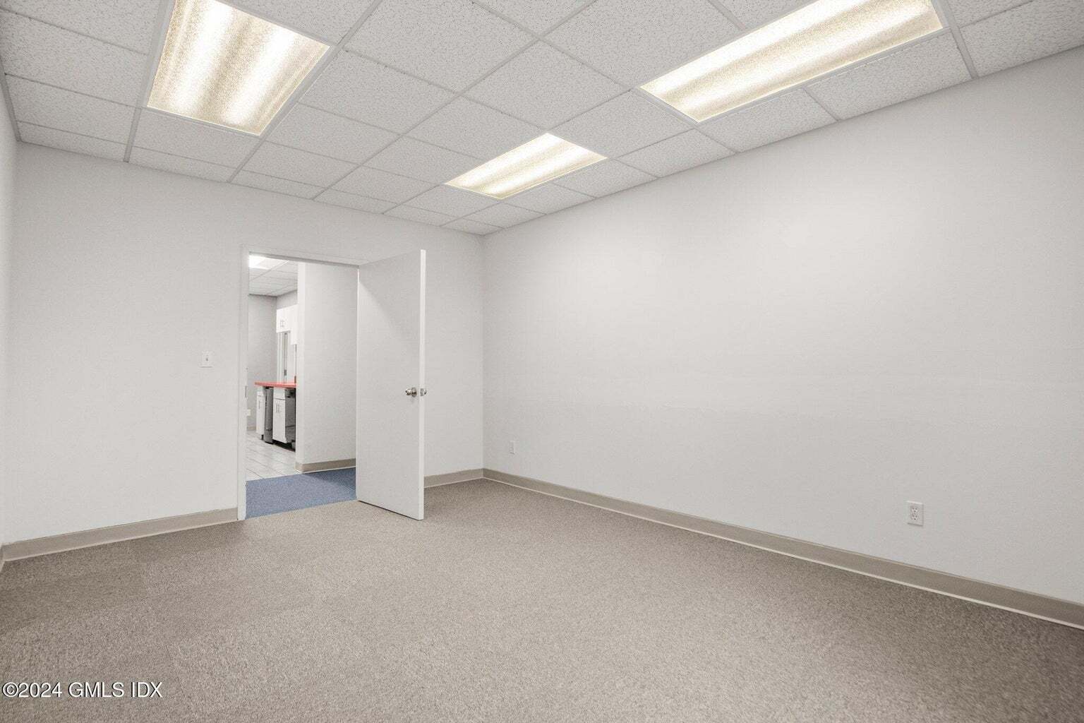 6 Oak St W, Greenwich, CT à louer Photo intérieure– Image 1 sur 2