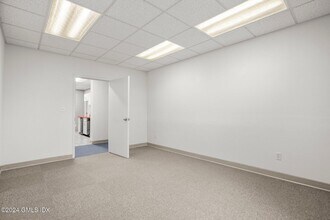 6 Oak St W, Greenwich, CT à louer Photo intérieure– Image 1 sur 2