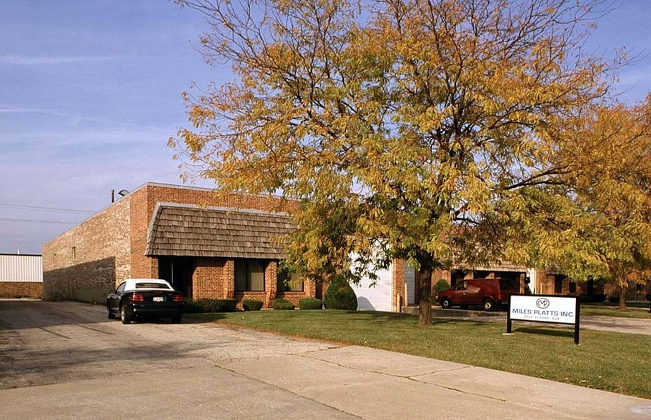 850-880 Touhy Ave, Elk Grove Village, IL à louer - Photo principale – Image 1 sur 2