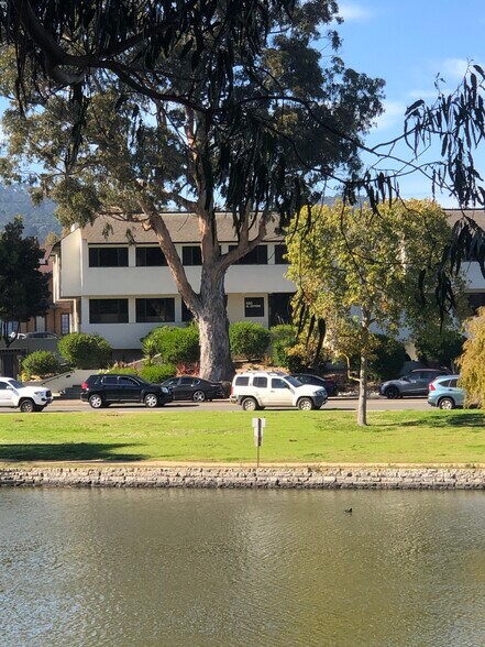 550 Camino El Estero, Monterey, CA à louer - Photo de l’immeuble – Image 1 sur 8