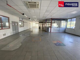 Plus de détails pour Local d'activités à louer