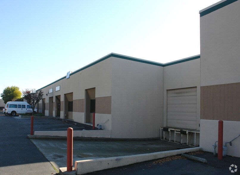 1285 Alma Ct, San Jose, CA à louer - Photo de l’immeuble – Image 3 sur 4