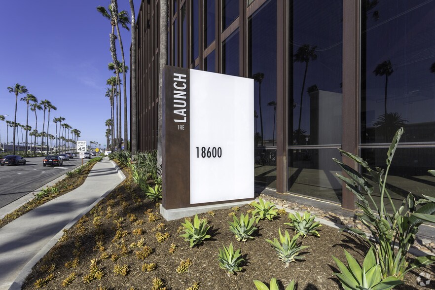 18600 MacArthur Blvd, Irvine, CA à louer - Photo de l’immeuble – Image 2 sur 13