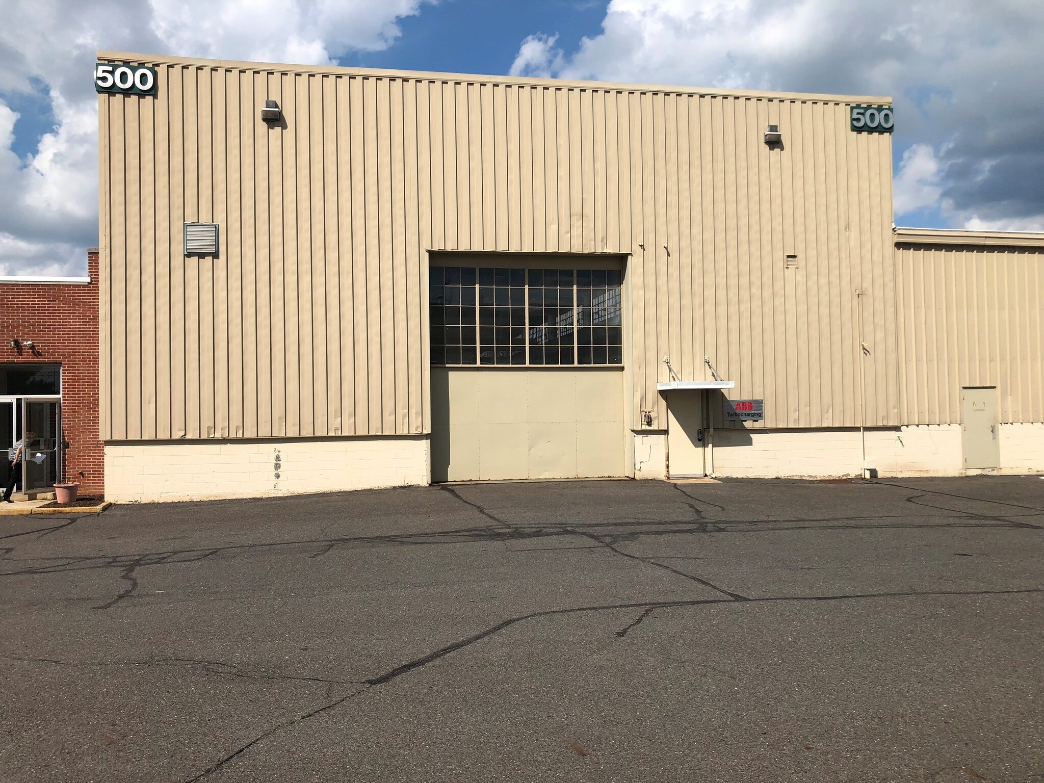 1460 Livingston Ave, North Brunswick, NJ à louer Photo principale– Image 1 sur 9