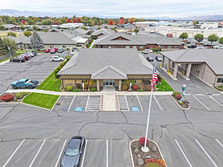 3919 Creekside Loop, Yakima, WA à louer - Photo de l’immeuble – Image 3 sur 14