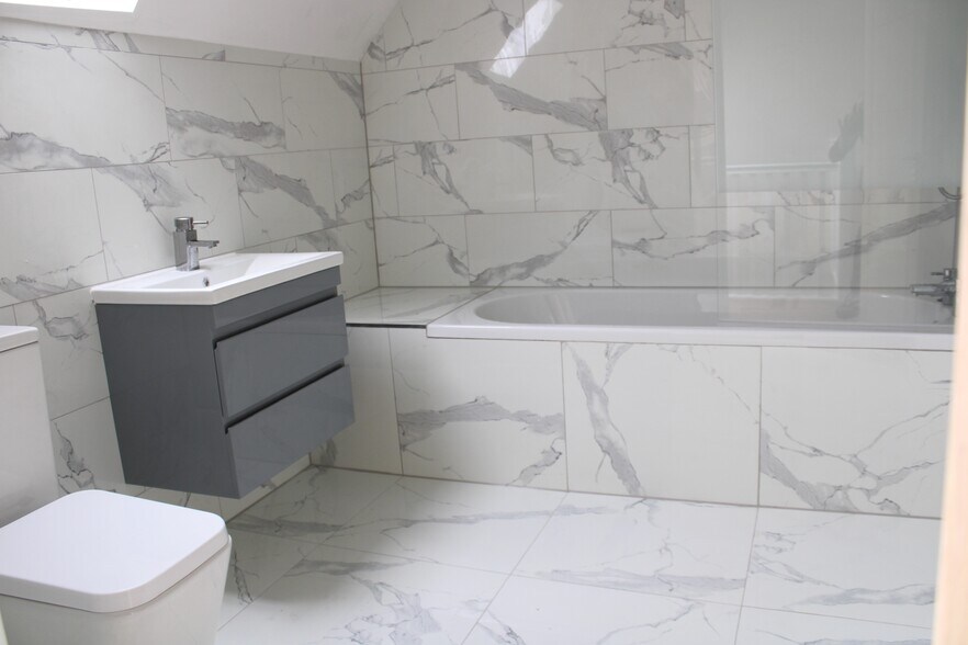 101 High Rd, Londres à vendre - Photo de l’immeuble – Image 3 sur 8